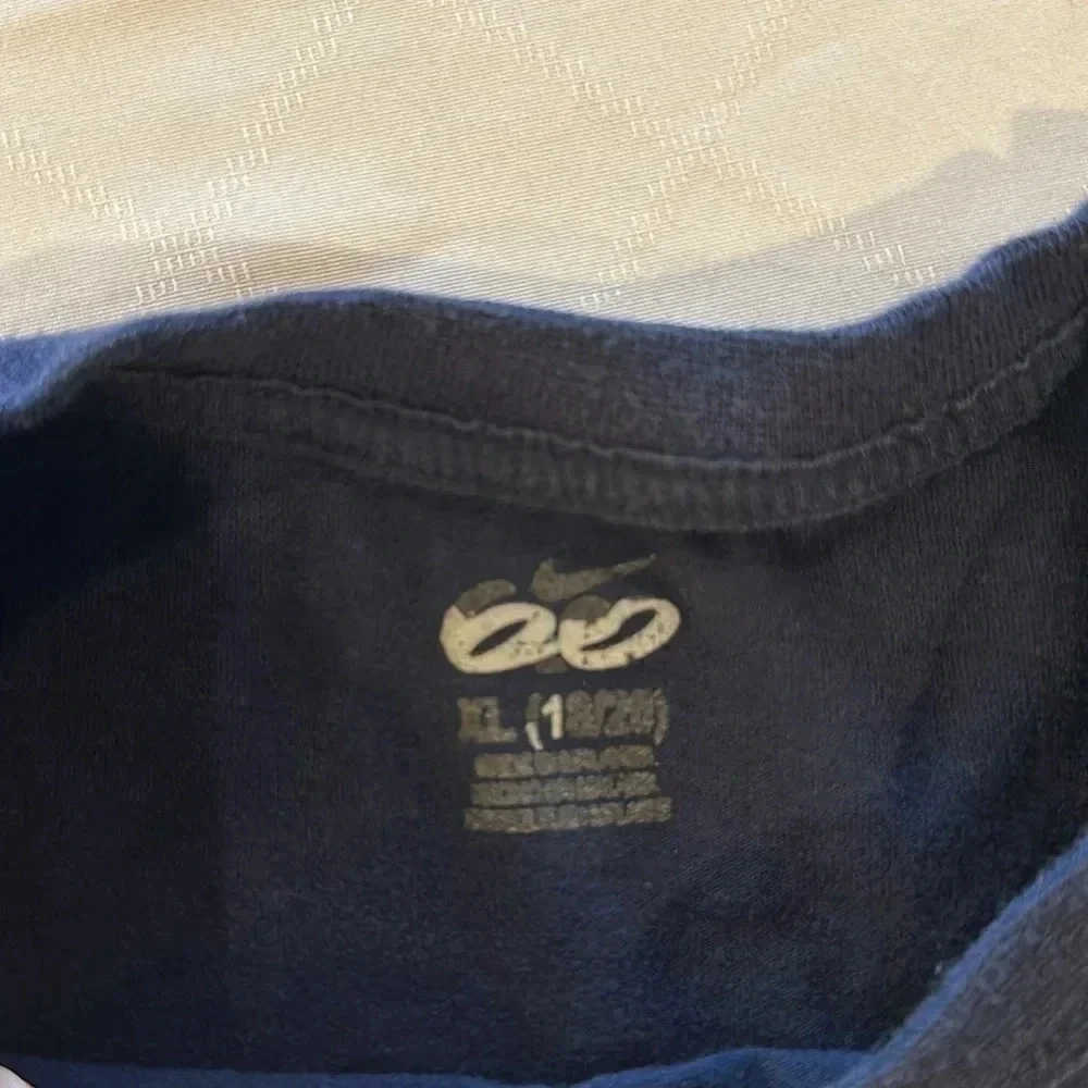 Nike 60 boys‎ tee shirt XL